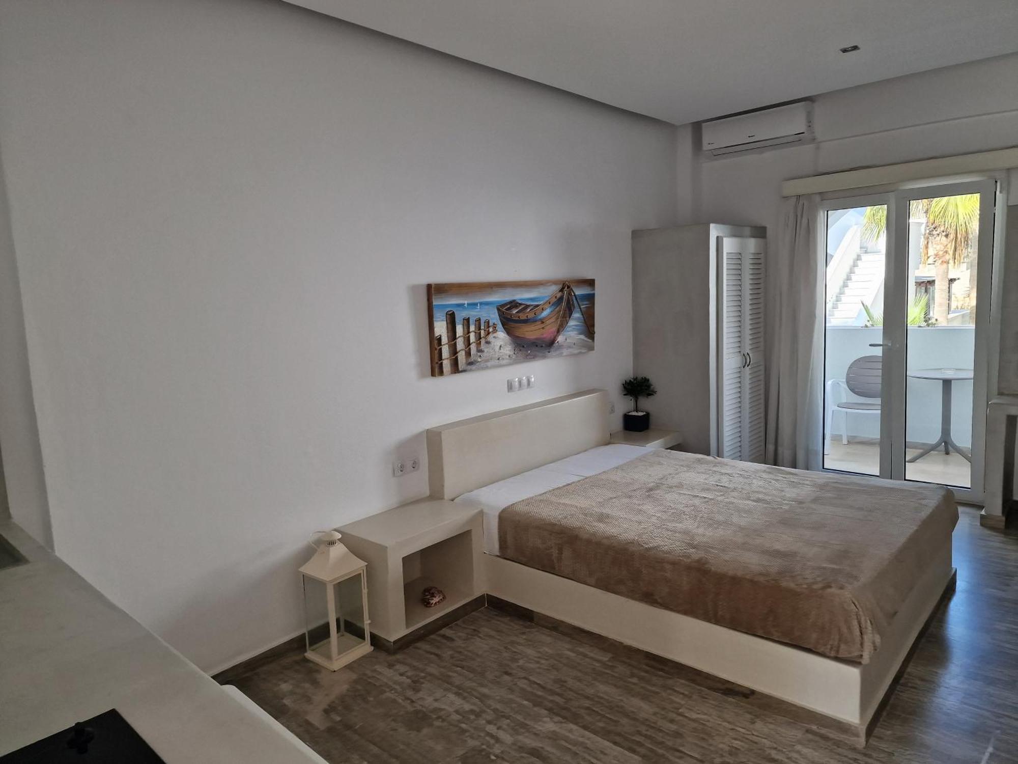 Argiris Daire *