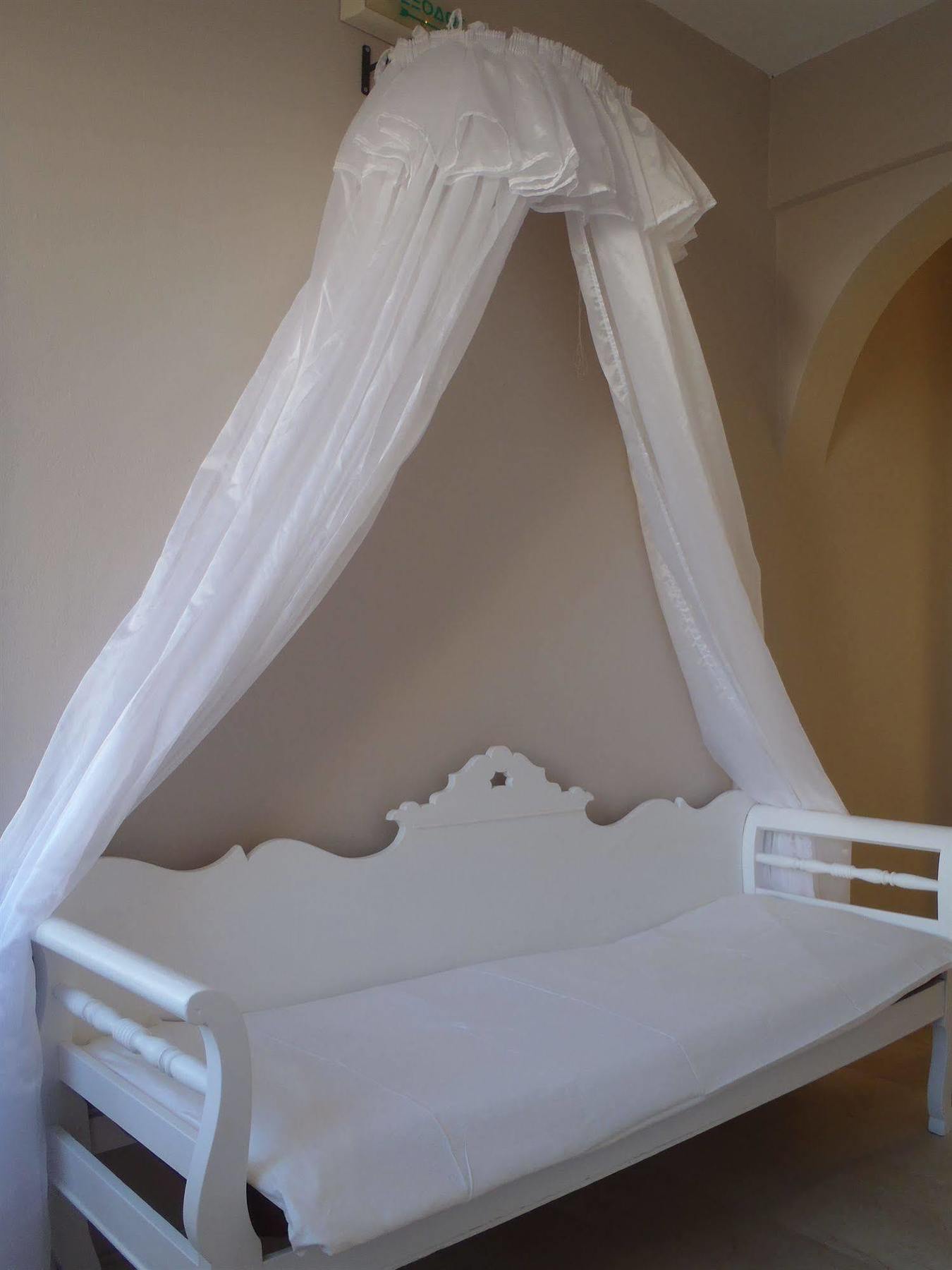 Argiris Daire *