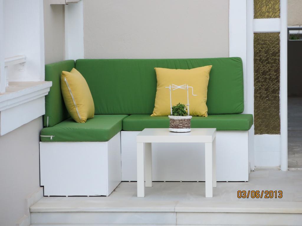 Argiris Daire *